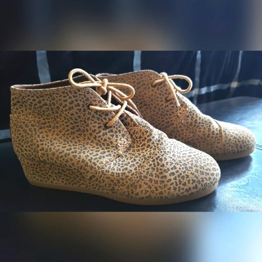 TOMS suede desert wedge cheetah